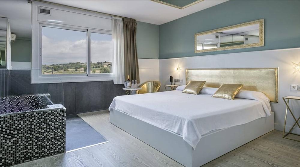 H Hotel