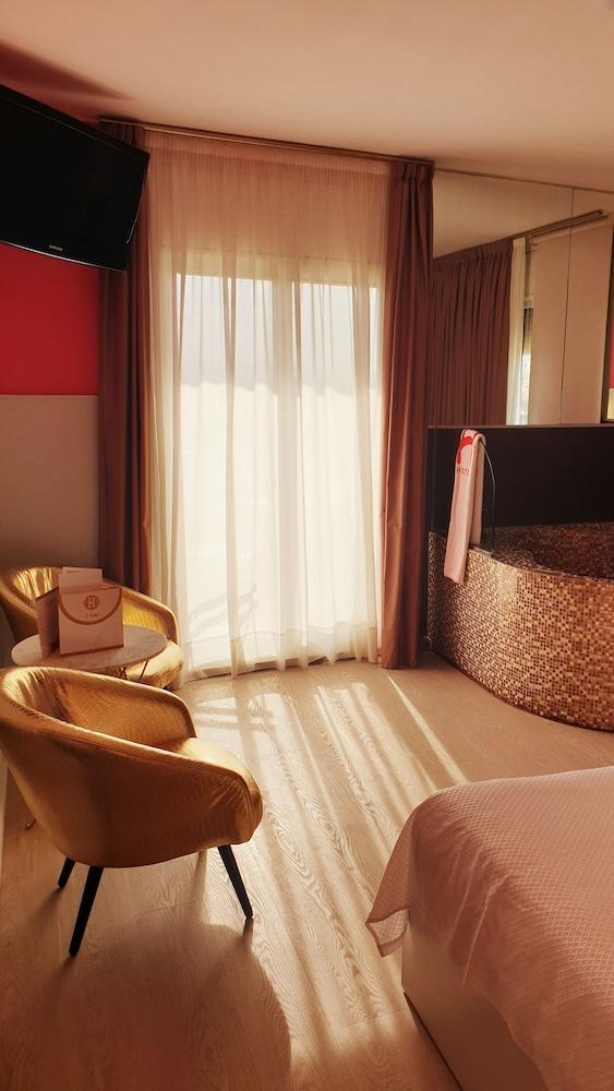 Hotel H 3*